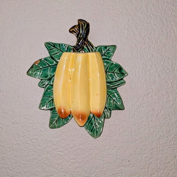 Vintage McCoy Bananas Wall Pocket circa 1952 - Picture 5 of 6